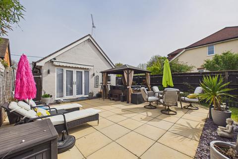 2 bedroom bungalow for sale, West Street, Tadley, RG26