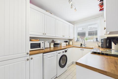 2 bedroom bungalow for sale, West Street, Tadley, RG26