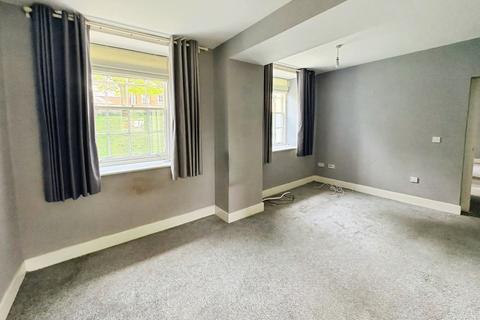 2 bedroom apartment to rent, The Crescent, Gloucester