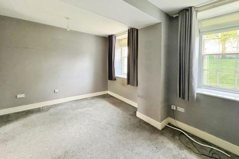 2 bedroom apartment to rent, The Crescent, Gloucester