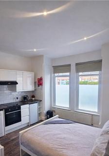 Studio to rent, London, NW9