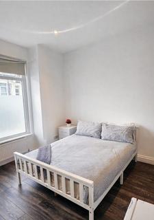 Studio to rent, London, NW9