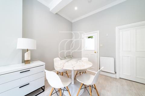 3 bedroom apartment to rent, Burton Street London WC1H