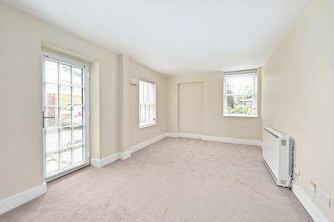 2 bedroom flat to rent, Church Street, Staines TW18