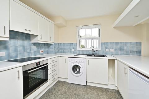 2 bedroom flat to rent, Church Street, Staines TW18