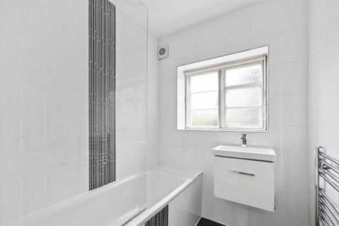 2 bedroom flat to rent, Ossulton Way Hampstead Garden Suburb N2