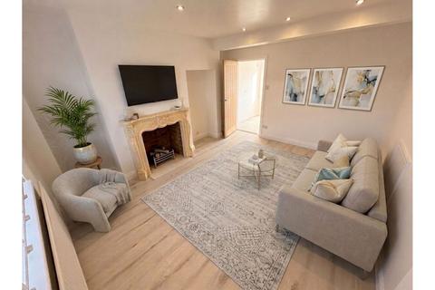 3 bedroom semi-detached house to rent, Gerard Avenue, Coventry, CV4