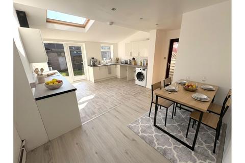 3 bedroom semi-detached house to rent, Gerard Avenue, Coventry, CV4