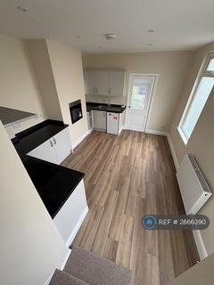 4 bedroom end of terrace house to rent, Station Road, Plymouth, PL2