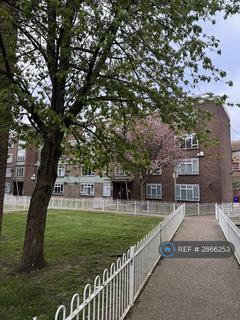 2 bedroom flat to rent, Diban Avenue, Hornchurch, RM12
