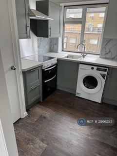2 bedroom flat to rent, Diban Avenue, Hornchurch, RM12