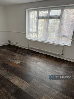 2 bedroom flat to rent, Diban Avenue, Hornchurch, RM12