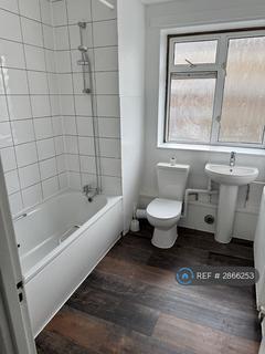 2 bedroom flat to rent, Diban Avenue, Hornchurch, RM12