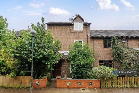 1 bedroom in a house share to rent, Starling Walk, Hampton, TW12