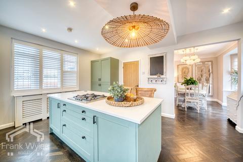 3 bedroom detached house for sale, St. Thomas Road, Lytham St. Annes, Lancashire