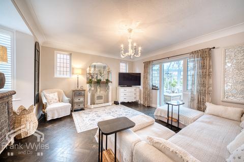 3 bedroom detached house for sale, St. Thomas Road, Lytham St. Annes, Lancashire