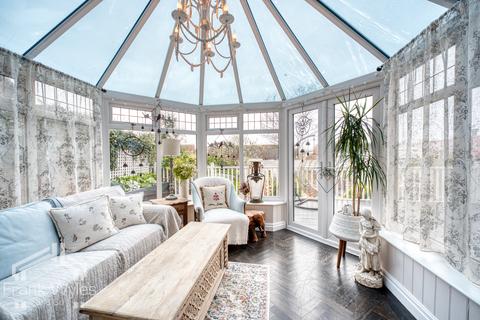 3 bedroom detached house for sale, St. Thomas Road, Lytham St. Annes, Lancashire