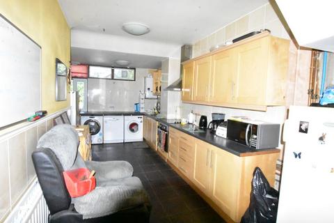 4 bedroom semi-detached house for sale, The Gardens, Harrow