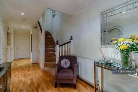 4 bedroom terraced house to rent, The Laurels, Weybridge, KT13