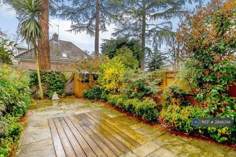 4 bedroom terraced house to rent, The Laurels, Weybridge, KT13