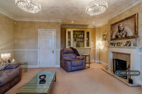 4 bedroom terraced house to rent, The Laurels, Weybridge, KT13