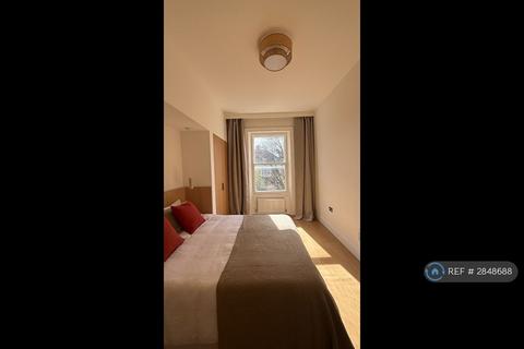 1 bedroom flat to rent, Belsize Avenue, London, NW3