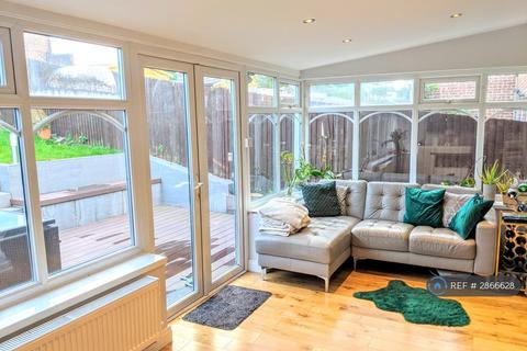 4 bedroom semi-detached house to rent, Ibsley Way, Cockfosters, Barnet, EN4
