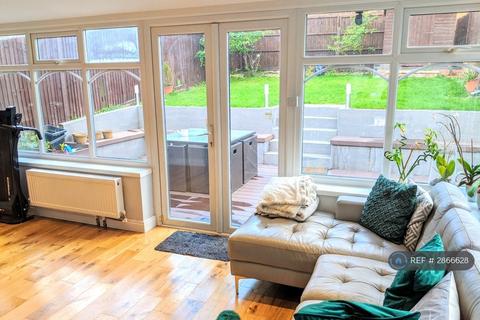 4 bedroom semi-detached house to rent, Ibsley Way, Cockfosters, Barnet, EN4