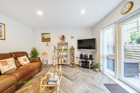 2 bedroom apartment for sale, Braemar Avenue, South Croydon, CR2