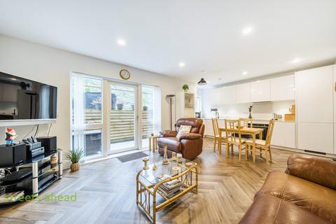 2 bedroom apartment for sale, Braemar Avenue, South Croydon, CR2