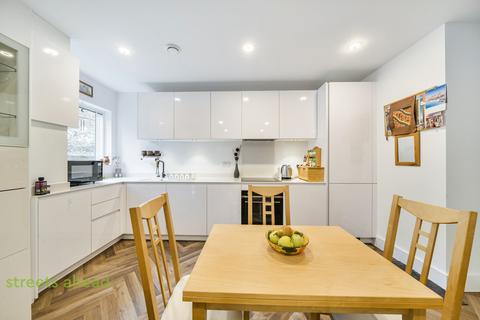 2 bedroom apartment for sale, Braemar Avenue, South Croydon, CR2