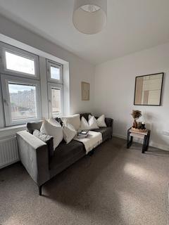 3 bedroom flat to rent, Morgan Place Stobswell, Dundee DD4
