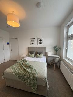 3 bedroom flat to rent, Morgan Place Stobswell, Dundee DD4