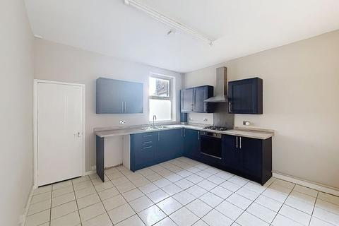 3 bedroom terraced house to rent, Victoria Street, Chesterton, Newcastle