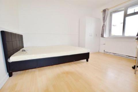 2 bedroom apartment to rent, Rowan Court, High Street, London