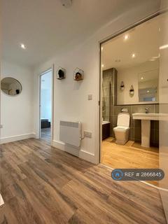2 bedroom flat to rent, The Interchange, Salford, M5