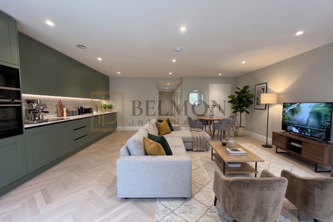 3 bedroom terraced house to rent, Explorer Way, London