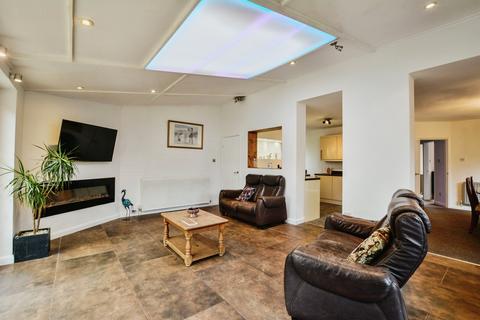 2 bedroom detached bungalow for sale, South Parade, Boston
