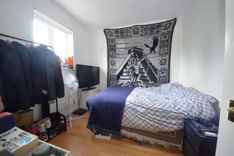 3 bedroom semi-detached house to rent, Kelly Avenue, Peckham SE15