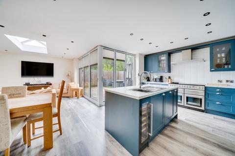 4 bedroom detached house for sale, Hama Drive, Oakengates, TF2