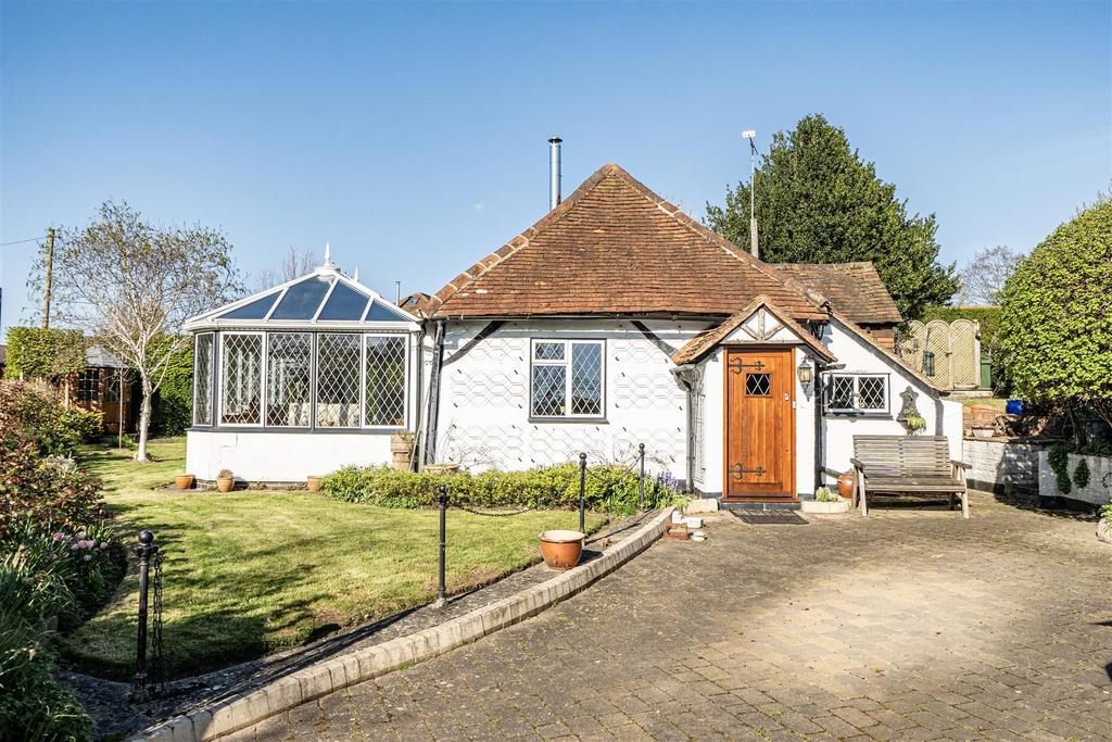 2 bedroom bungalow for sale in West Horsley on OnTheMarket 2 bedroom bungalow for sale in West Horsley on OnTheMarket