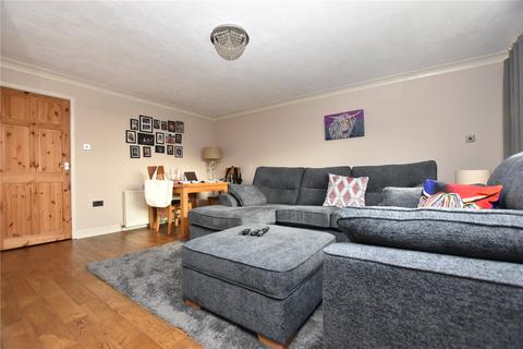 3 bedroom townhouse for sale, Clough Drive, Birstall, Batley, West Yorkshire