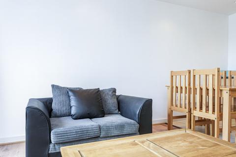 2 bedroom flat to rent, The Crescent, Gunwharf Quays, Portsmouth, PO1