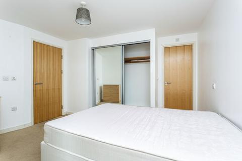 2 bedroom flat to rent, The Crescent, Gunwharf Quays, Portsmouth, PO1