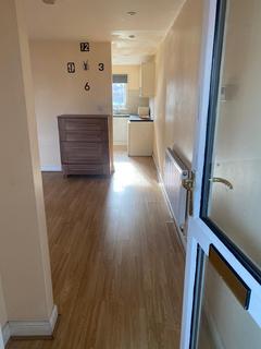 3 bedroom semi-detached house to rent, Hampshire Road, West Bromwich, West Midlands, B71