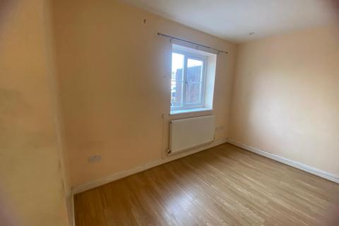 3 bedroom semi-detached house to rent, Hampshire Road, West Bromwich, West Midlands, B71