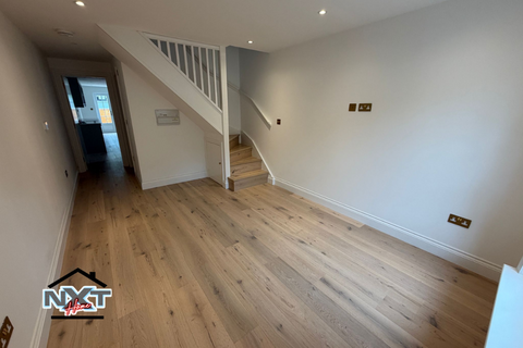 2 bedroom cottage to rent, North End, Buckhurst Hill, IG9