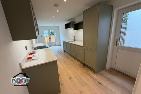 2 bedroom cottage to rent, North End, Buckhurst Hill, IG9