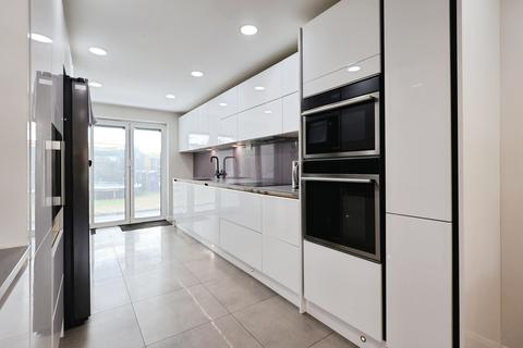 4 bedroom detached house for sale, Webb Close, Letchworth