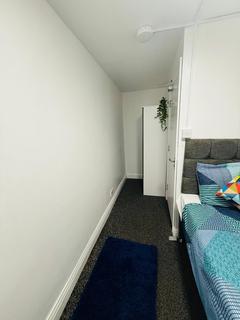 1 bedroom in a house share to rent, Lady Margaret Road, Southall, UB1 2PY